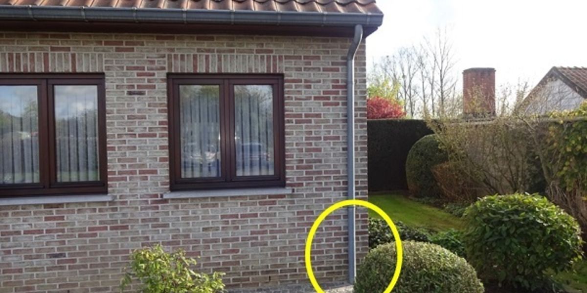 Opsporen van vochtsporen in buitenmuur van woning.